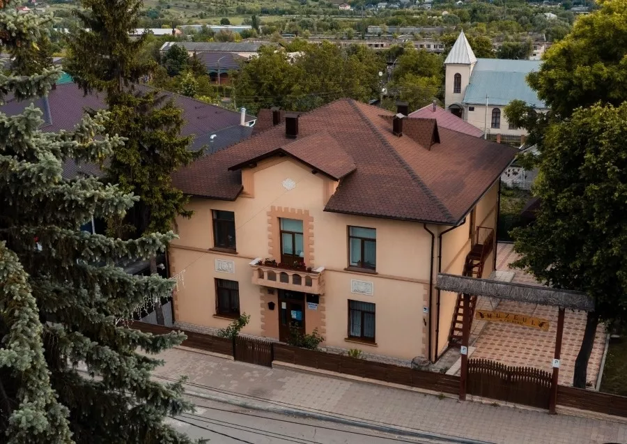 Studiu fezabilitate iluminat arhitectural al muzeului de istorie și etnografie din orașul CĂLĂRAȘI, care a permis selectarea şi amplasarea optimă a corpurilor de iluminat